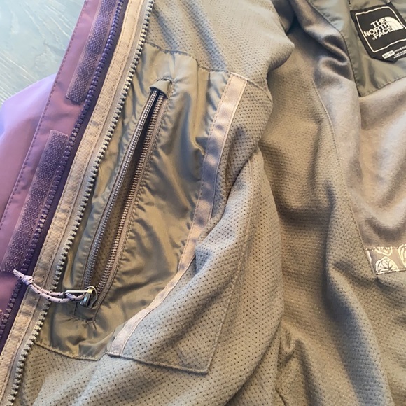 Women’s The North Face Shell Jacket, size XS - Picture 6 of 9